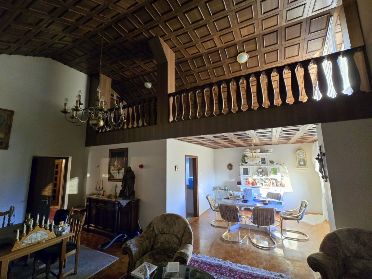 dnevni prostor z galerijo