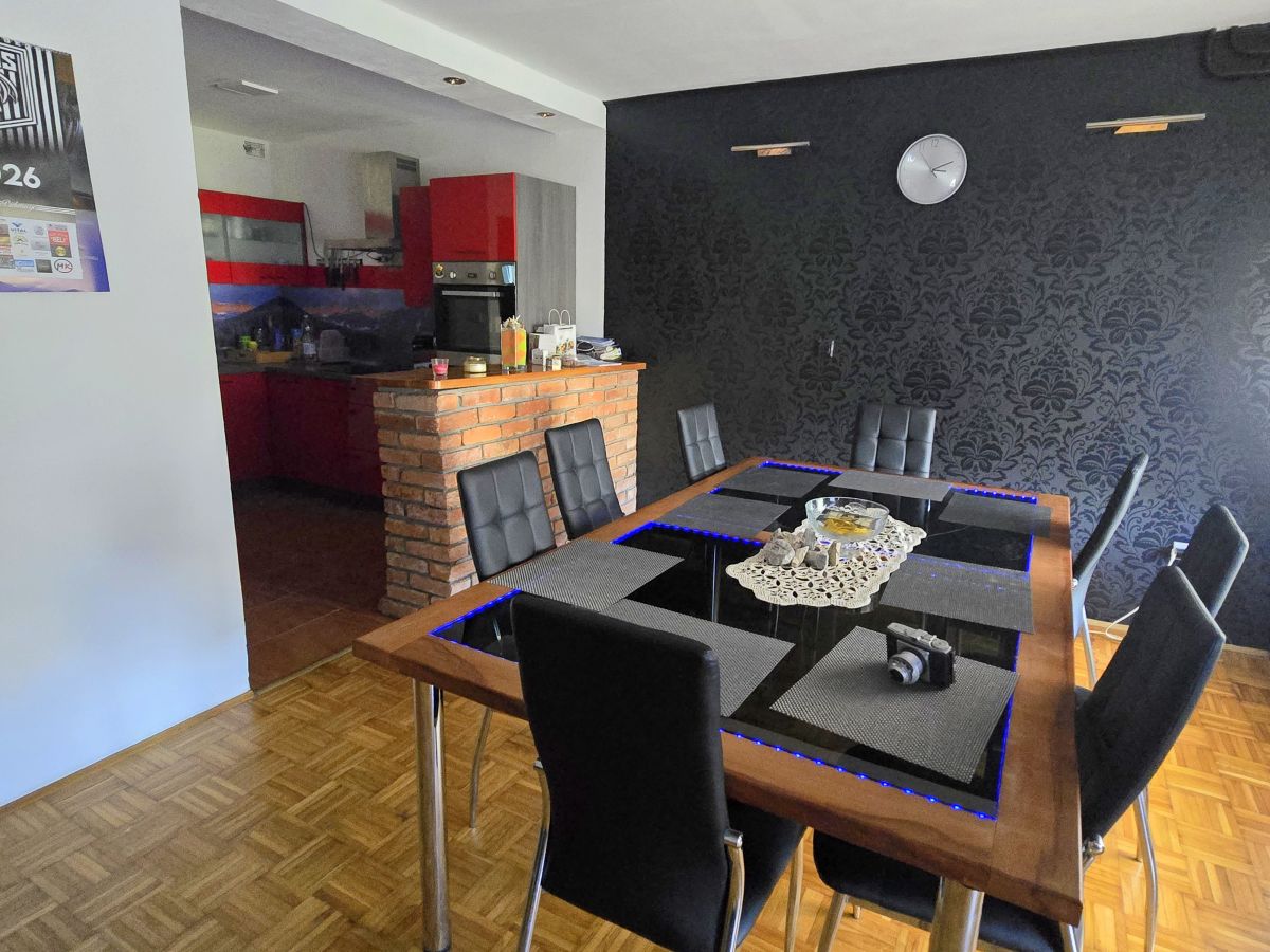 Hiša, MURSKA SOBOTA, 215.000 €, 249,00 m2